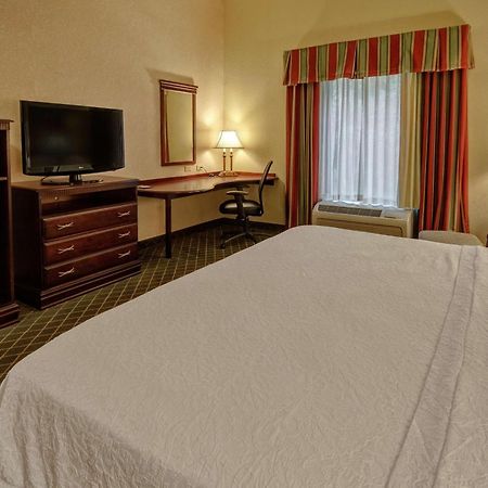 Hampton Inn Cambridge Bagian luar foto