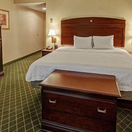Hampton Inn Cambridge Bagian luar foto