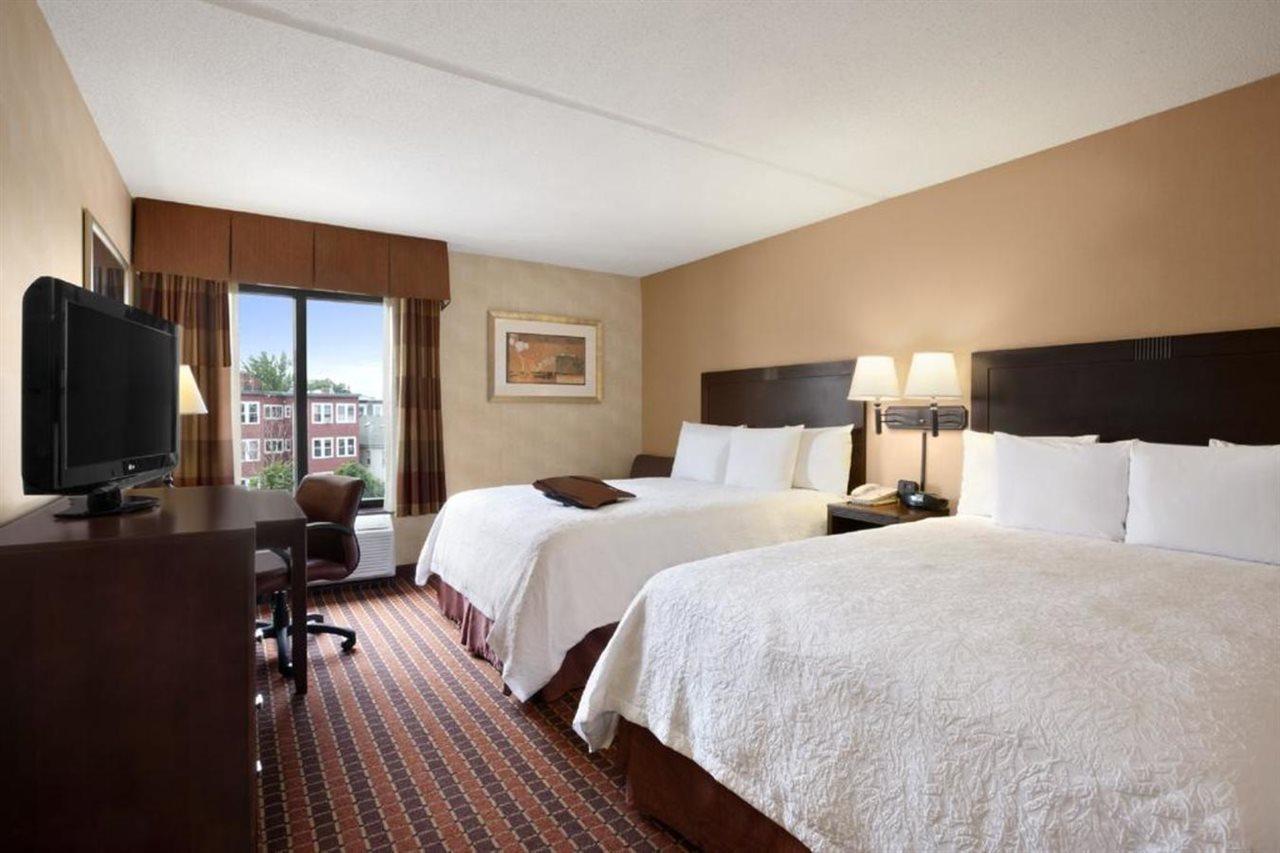 Hampton Inn Cambridge Bagian luar foto