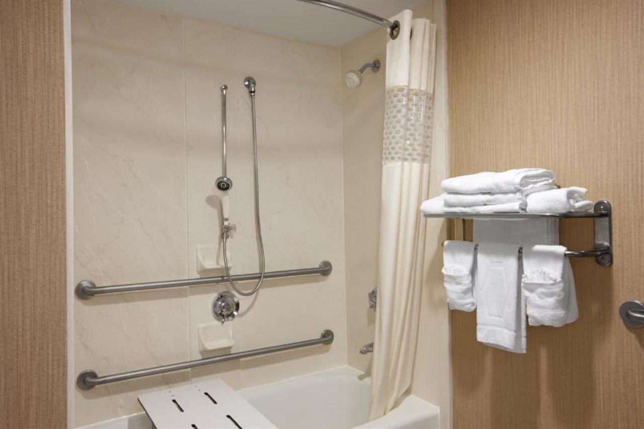 Hampton Inn Cambridge Bagian luar foto
