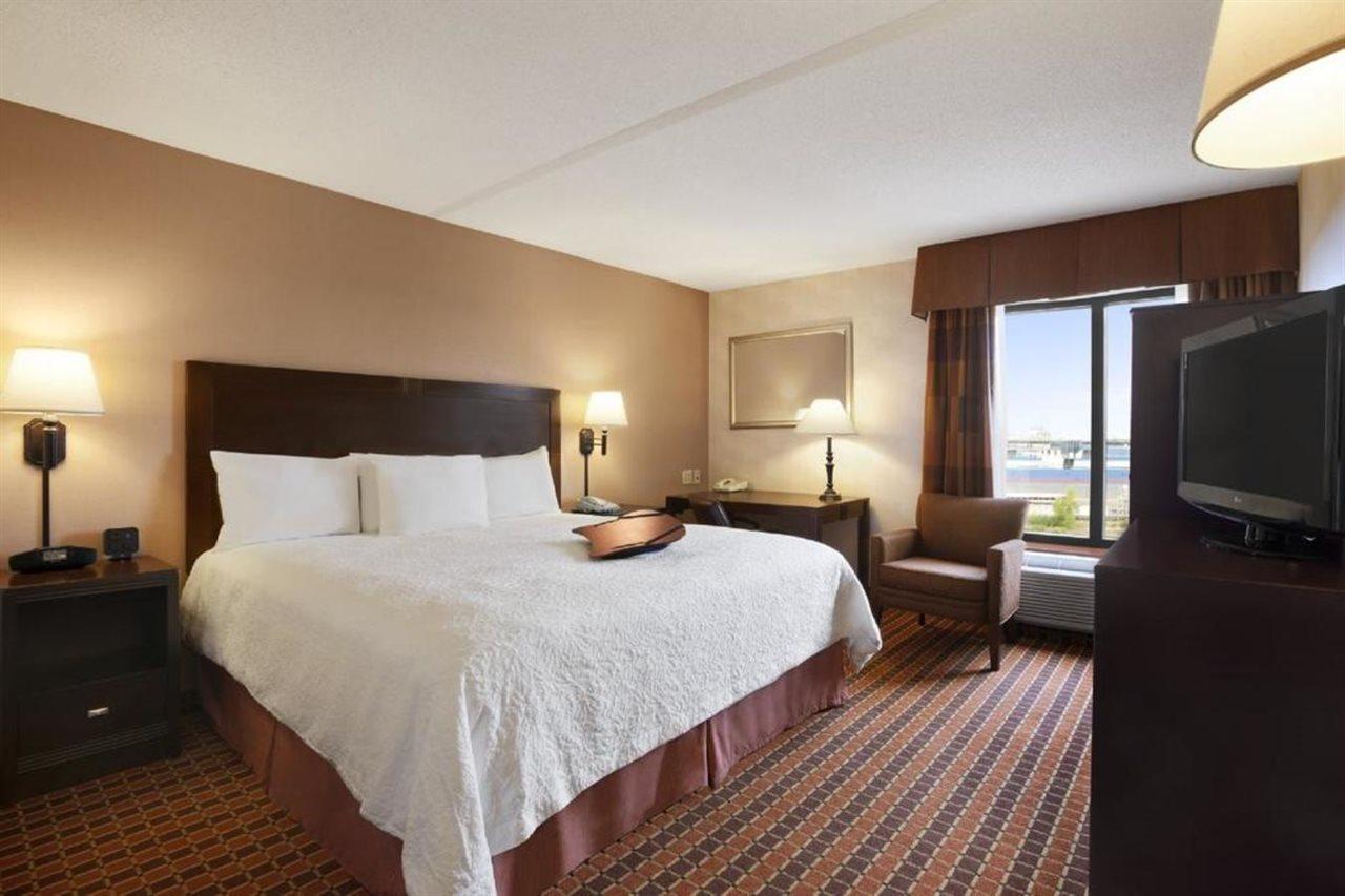 Hampton Inn Cambridge Bagian luar foto