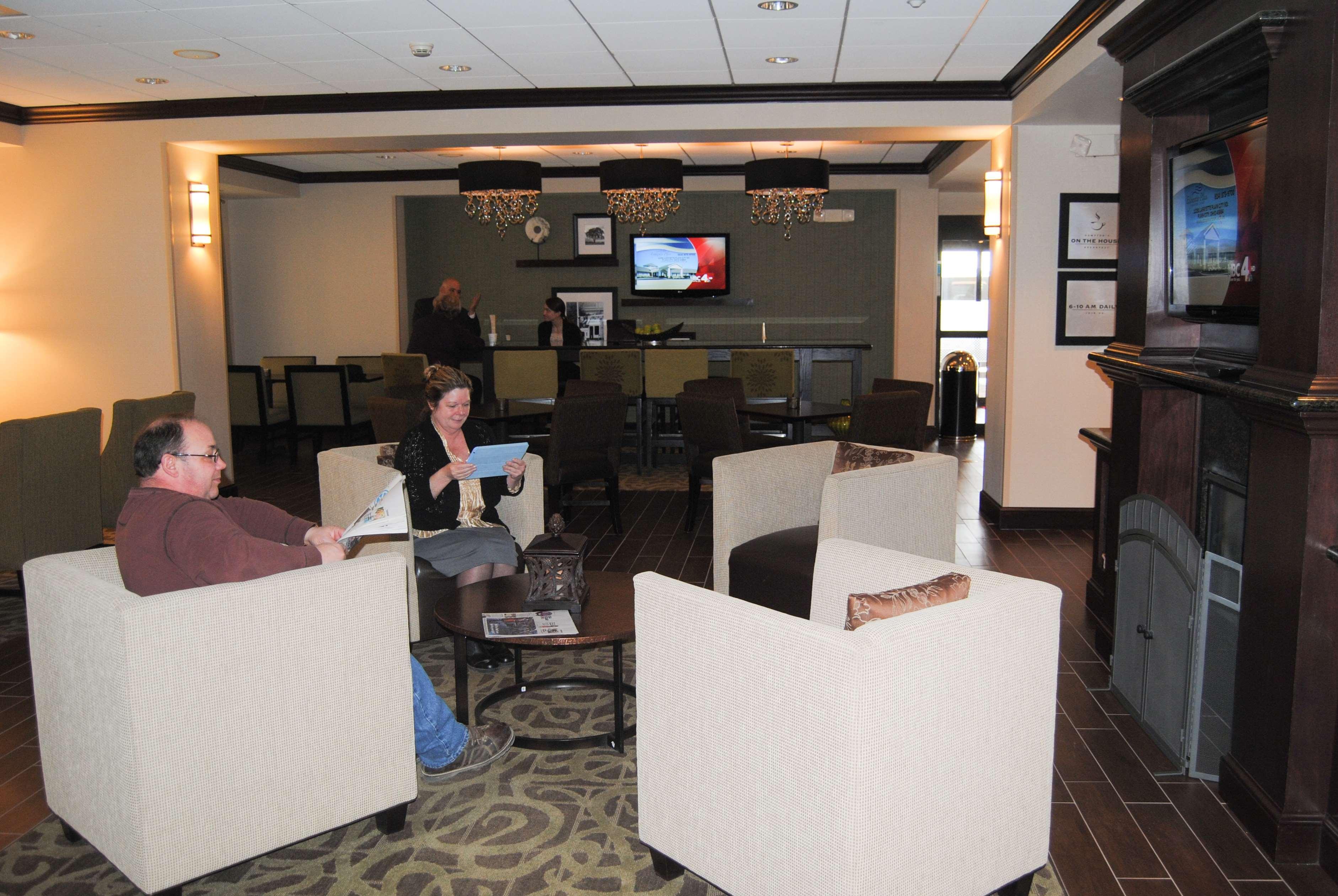 Hampton Inn Cambridge Bagian luar foto