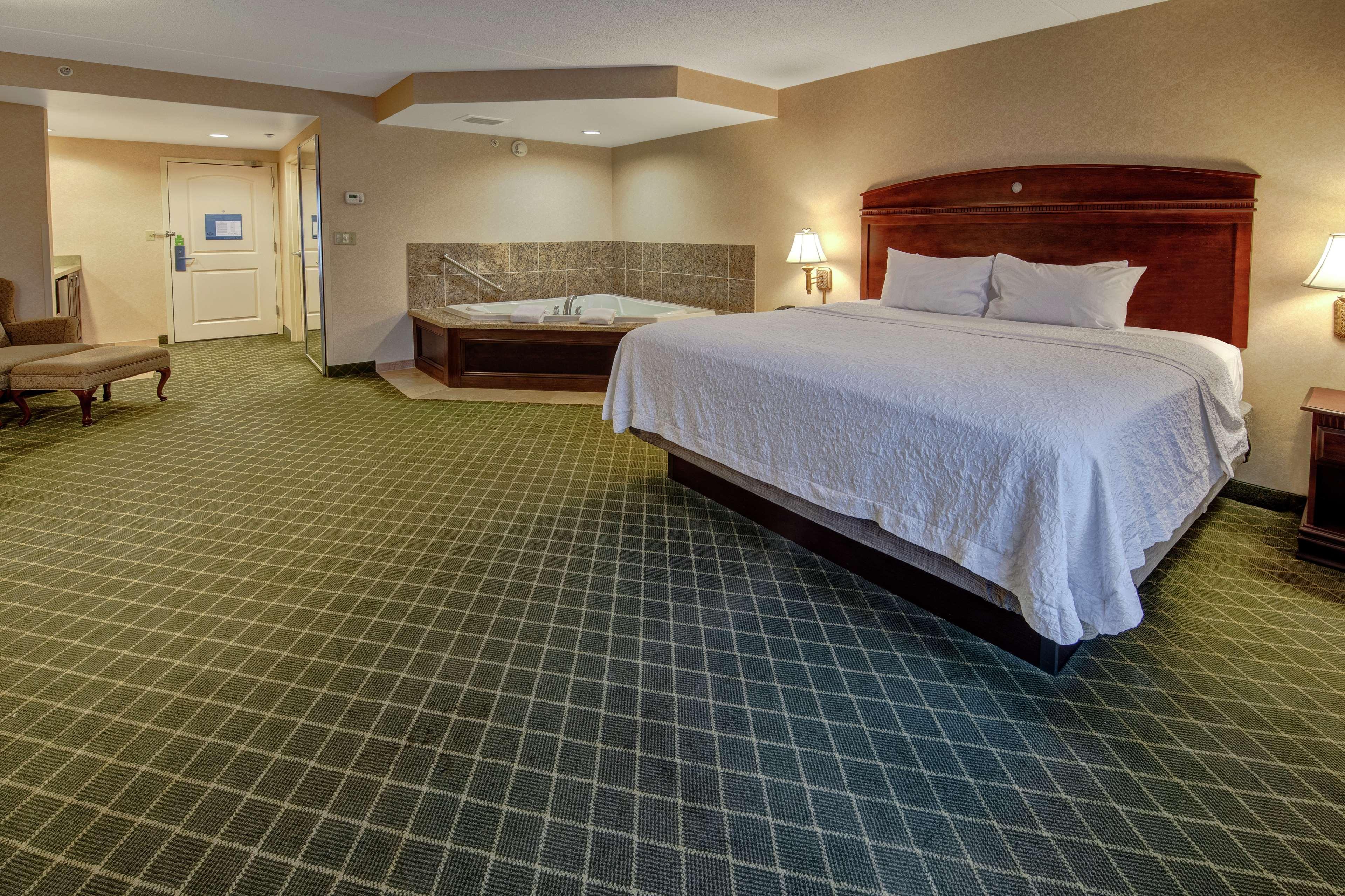 Hampton Inn Cambridge Bagian luar foto