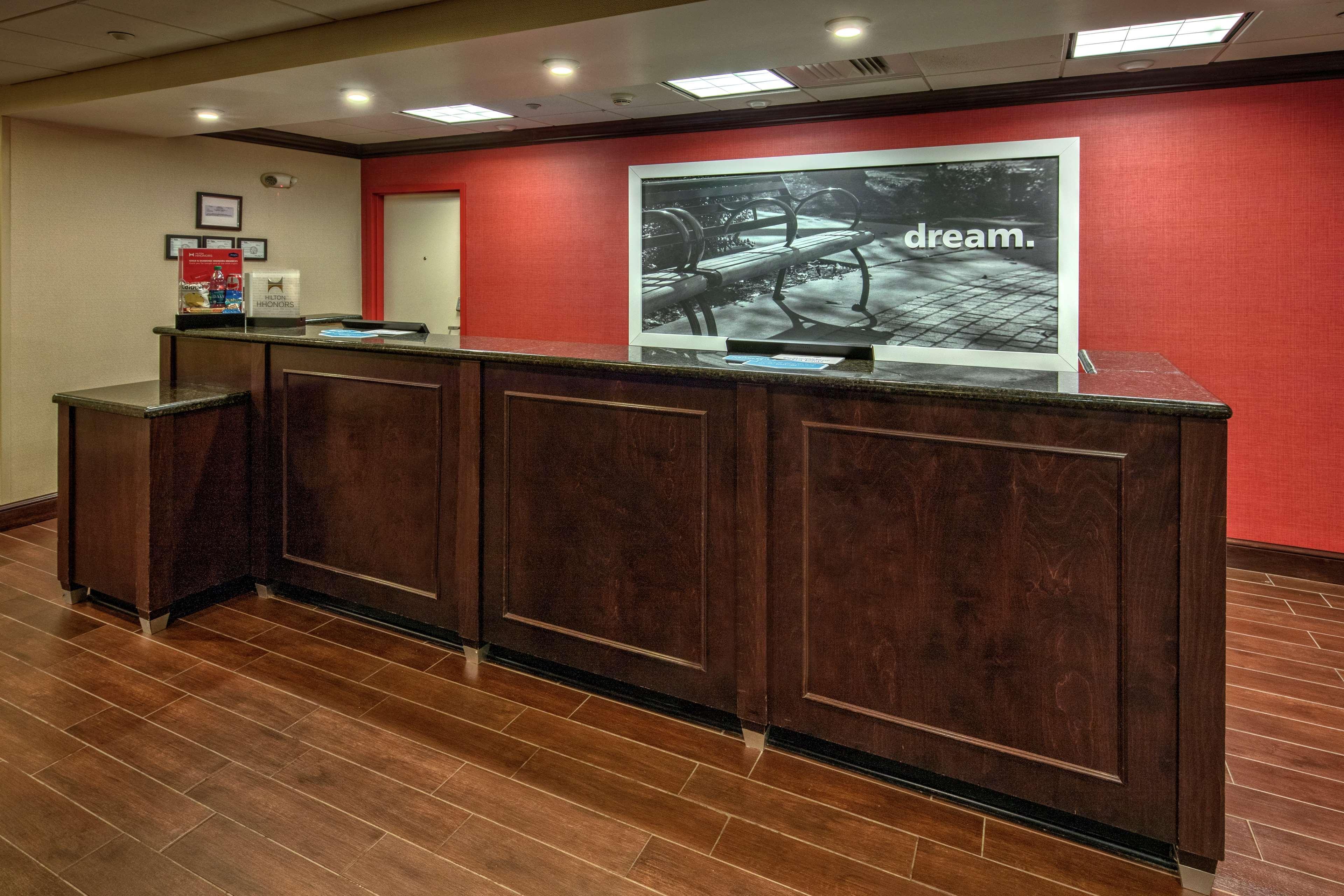 Hampton Inn Cambridge Bagian luar foto