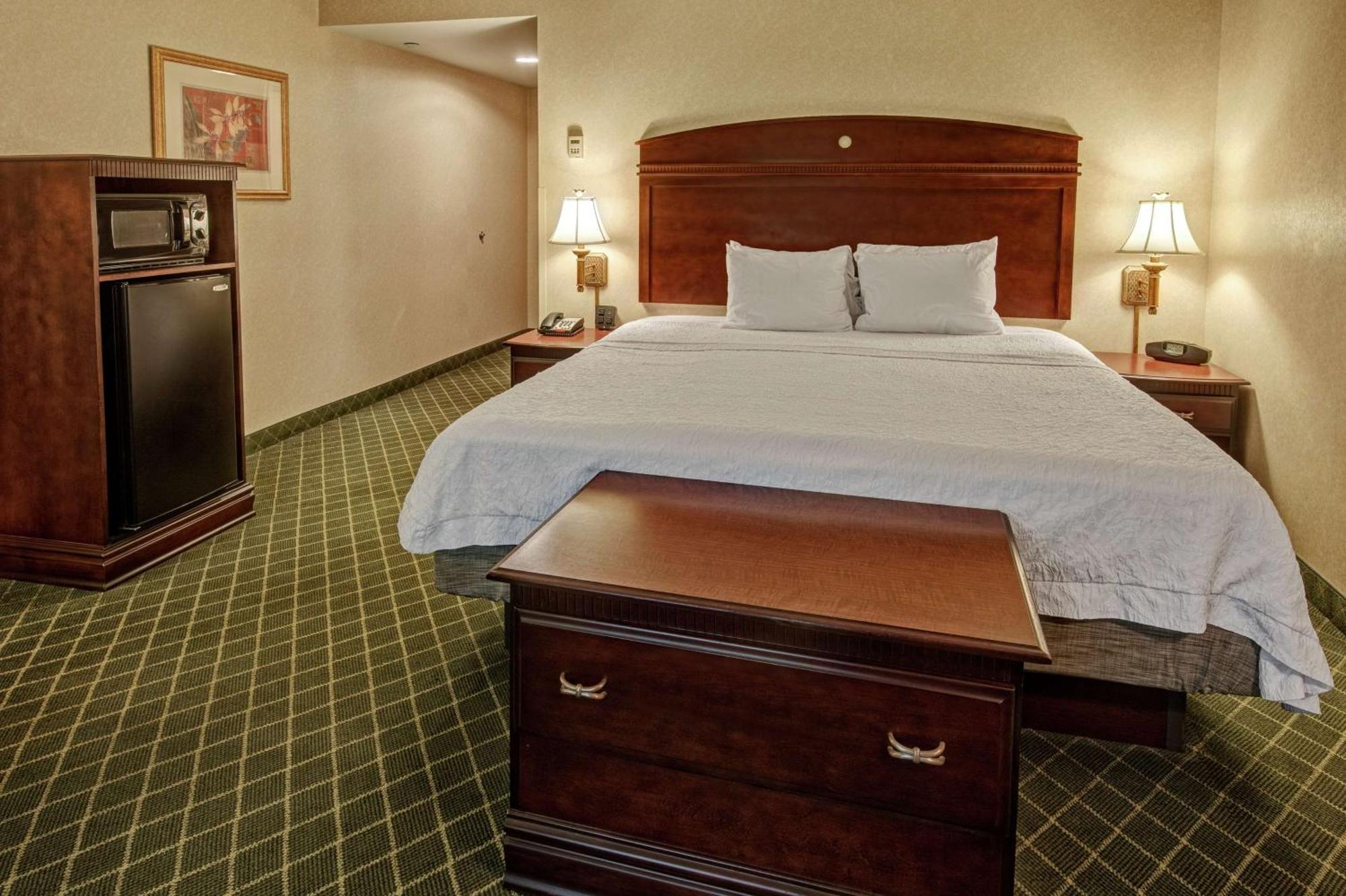 Hampton Inn Cambridge Bagian luar foto