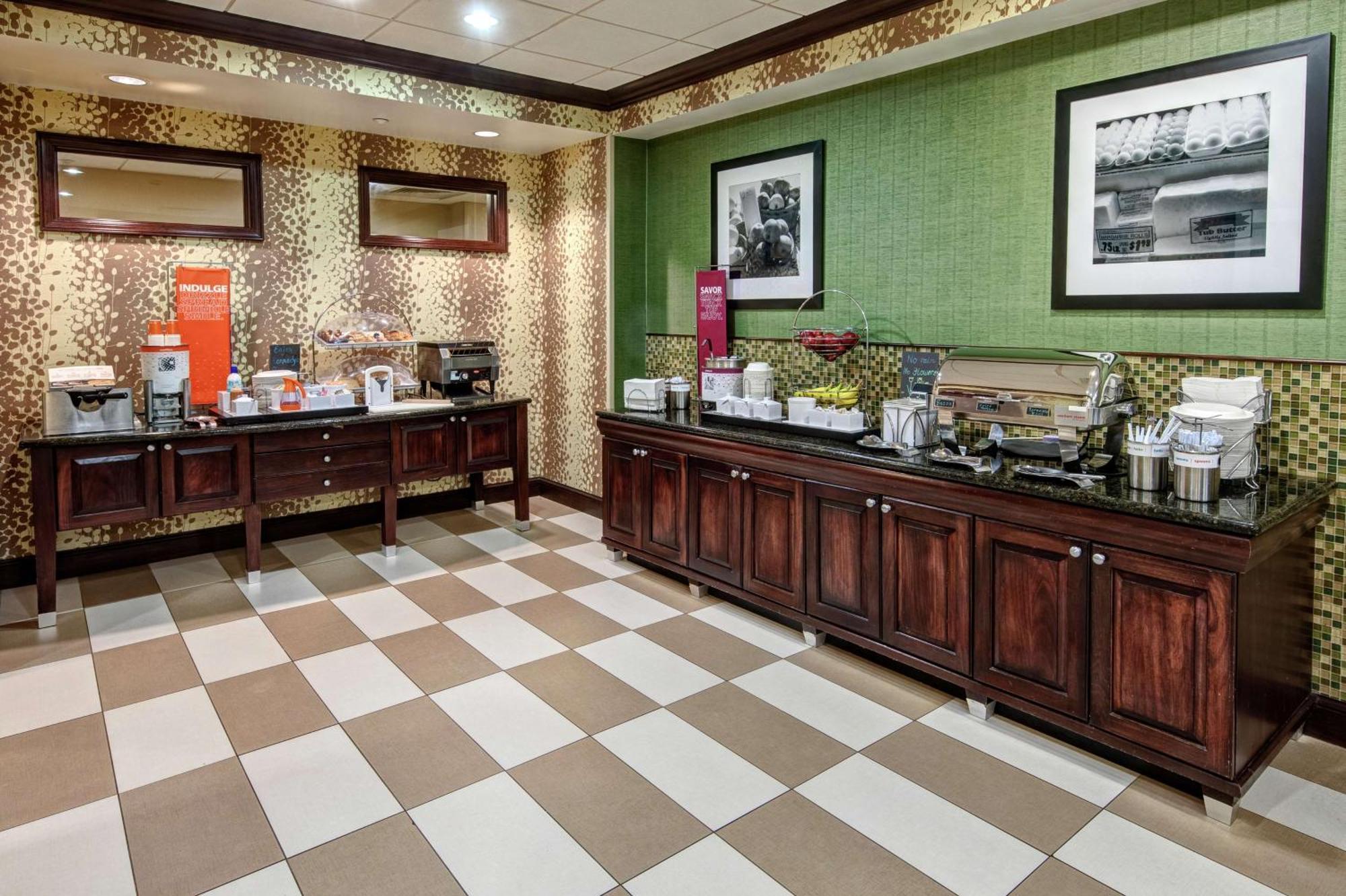 Hampton Inn Cambridge Bagian luar foto