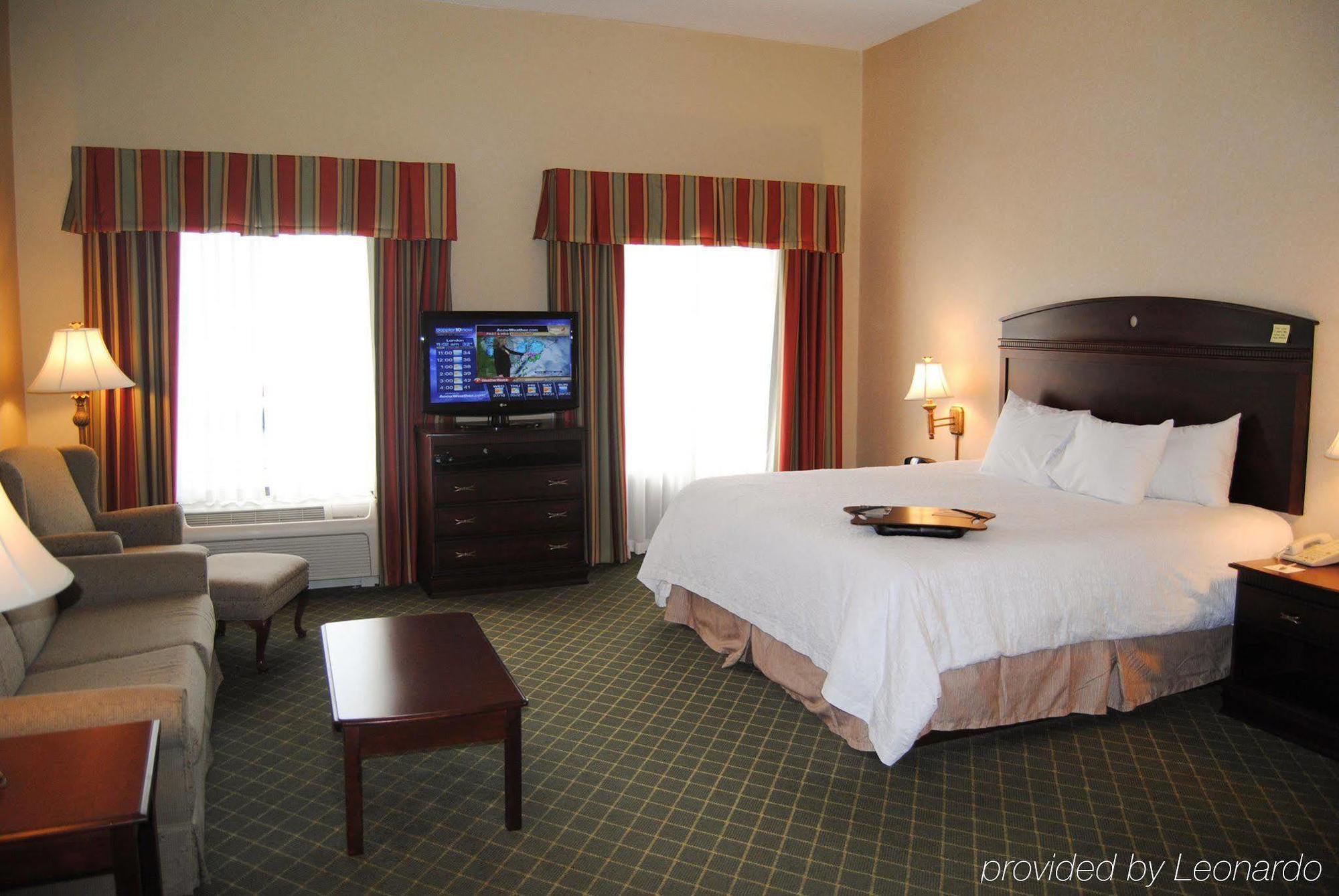Hampton Inn Cambridge Bagian luar foto