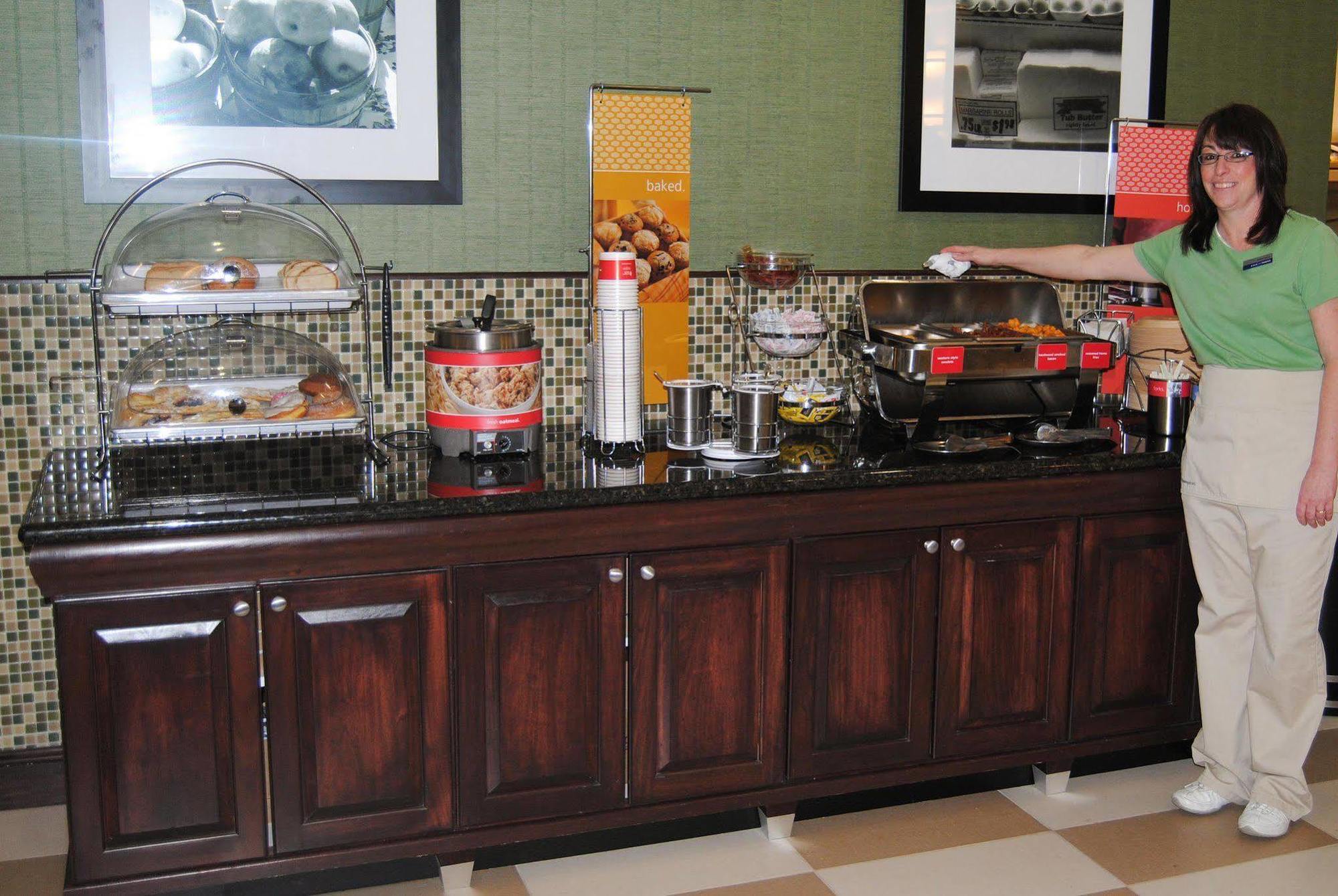 Hampton Inn Cambridge Bagian luar foto